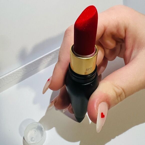 New Rouge Louboutin Velvet Matte Lipstick Red Dramadouce 005 (plastic cap) - Picture 3 of 15